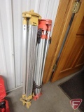 2 laser tripods