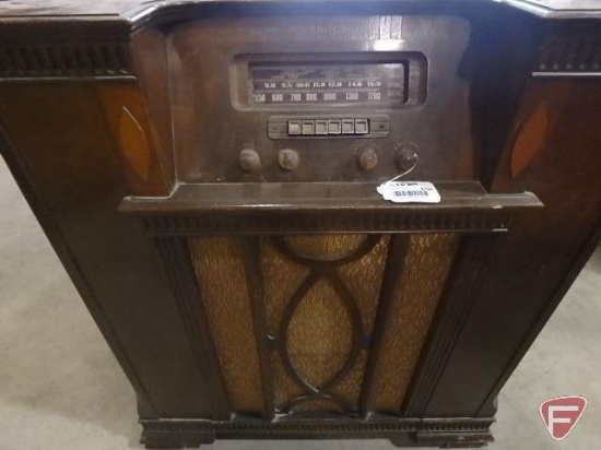 Philco radio and turn table Model 42-1009 32inx15inx36in