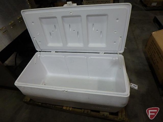 Rubbermaid 102 Qt cooler