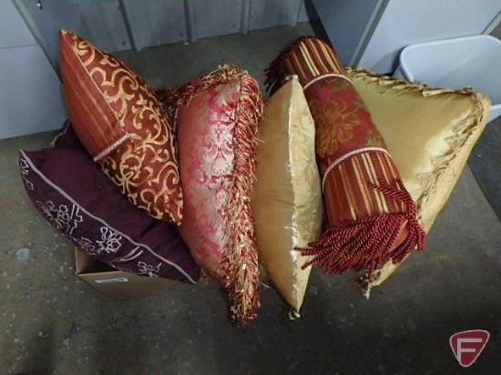 Assortment of throw pillows, both boxes