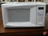 Magic Chef microwave, Model MC8770W, needs cleaning