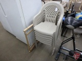 (6) resin chairs and door gate