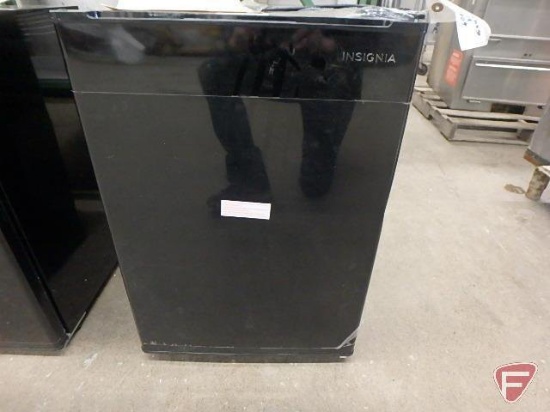 Insignia 2.6 cu. ft. compact refrigerator model NS-CF26BK6