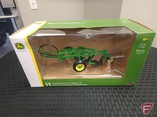 SpecCast John Deere 55 three bottom plow with hydraulic lift, 1/16, die cast