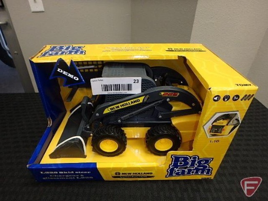 Tomy Big Farm New Holland Construction L225 Skid Steer, 1/16, No 46455