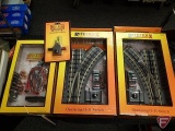 MTH Electric Trains, Rail King, (2) Operating O-31 Switches No 40-1005 and Banjo Signal No30-1093,