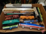 (13) HO scale/gauge model train cars: Delaware & Hudson Clover Colony car, tankers,