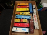 (12) HO scale/gauge model train cars: freight and box cars