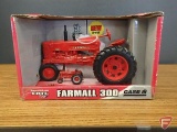 Ertl McCormick Farmall 300 1/16 scale model tractors No. 37224
