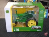 Ertl Prestige Collection John Deere 720 tractor with Heat Houser, 1/16, No45577