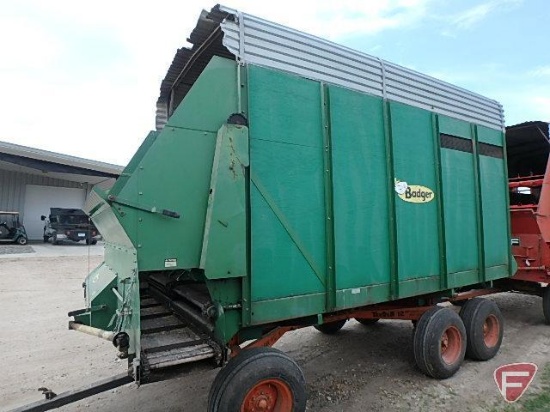 Badger forage/silage box 3beater 14 foot box on Minnesota 12 ton tandem axle running gear 540 pto