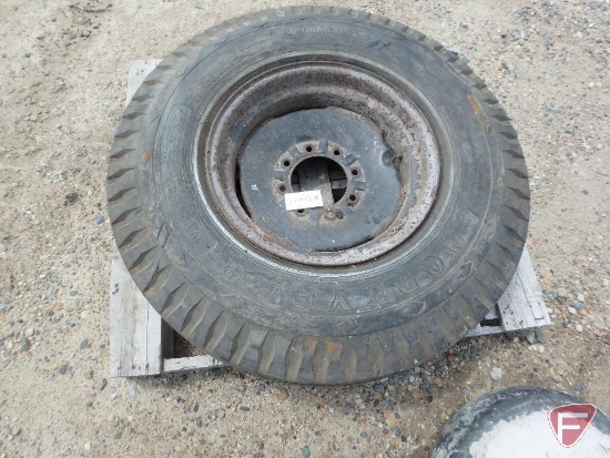 Spare tire 1.000x20 on 8 bolt implement rim, fits on the New Idea 3622 manure spreader