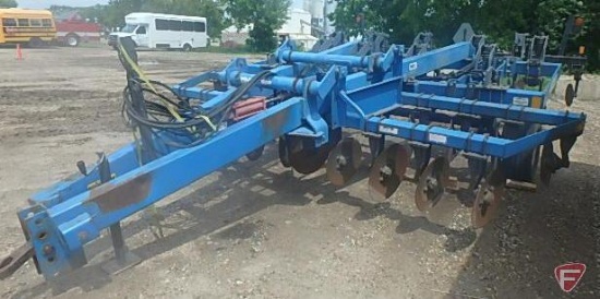 DMI 900 chisel plow, 9 shank ripper, Ecolo-Champ, rear levelers