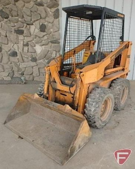 Case 1830 Uni-Loader skid steer with Continental liquid-cooled gas engine, 2031 hours showing