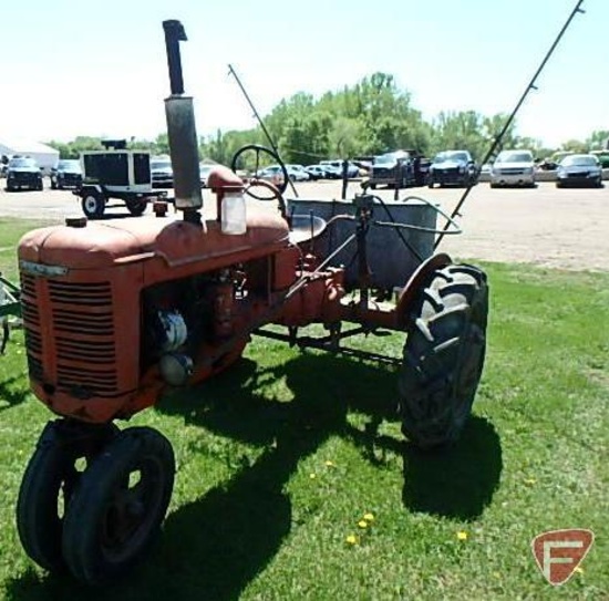 Antique Farmall B with mounted 17 ft. boom sprayer with rotary pump 30 gallon stock tank, 540 PTO