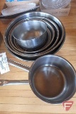 (2) 2-3/4quart sauce pans, stainless steel nesting mixing bowls