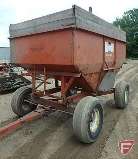 Husky model no. 165 gravity box sn.10015 on Dakon model no. 8088 running gear sn. 10714