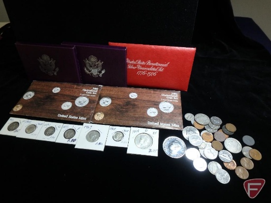 (2) 1985 P D US Mint sets in original government packaging, (2) 1985 US Proof sets in original
