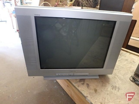 Sony Trinitron tube tv, 20.5 in tall x 28 in wide x approx 18 in deep