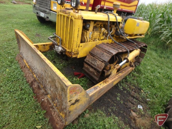 Caterpillar D2 crawler tractor with hydraulic blade, sn 5U6055