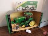 Ertl John Deere 8520T 2pc model tractor set, 1:16 and 1:64, No15442A and