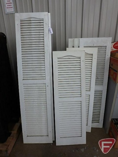 Plastic shutters, various sizes, (15)
