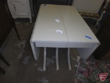 Drop leaf table 40 x 28, drop leaves are 19in each