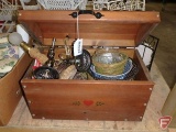 Wood chest with hinged lid, decorative baskets, table lamps