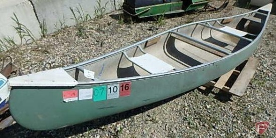 1980 Chief 15ft fiberglass canoe