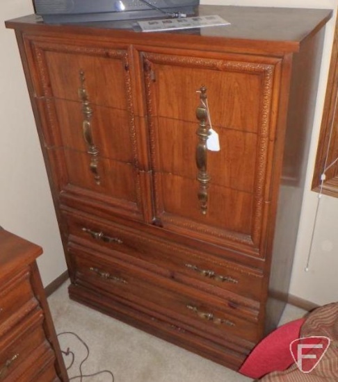 Wood dresser/storage cabinet, 5 drawers, 52InHx38inWx13inD
