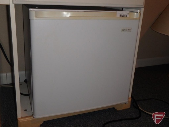 Magic Chef compact refrigerator, Model HSE04WNA. Lots57-74 are located in upstairs of garage.