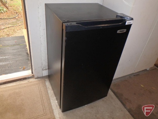 Haier compact refrigerator, Model HSE04WNABB