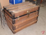 Vintage trunk, one side handle missing, and cards and instruction folder. Glass bulbs are NOT