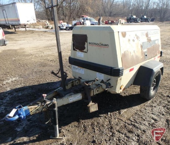 1999 Ingersoll Rand P185WJD portable air compressor, 1024 hours showing, SN: 305325UJJ221