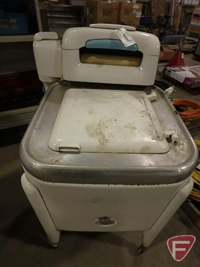 Maytag E2L gyrator/wringer washer, sn 30046HM