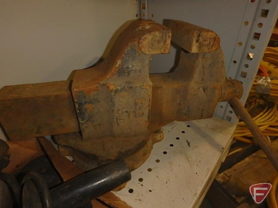 Columbia bench vise, froze