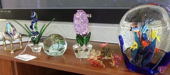 Paper weights, flower, fish, and hyacinth design