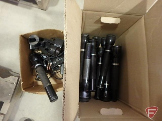 (13) Maglite rechargeable flashlights with some chargers