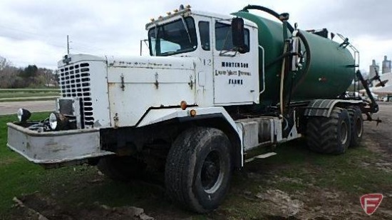 1973 Oshkosh Tandem Axle 6-wheel drive AG Floater Model F2056-1E with Balzer manure vacuum tank