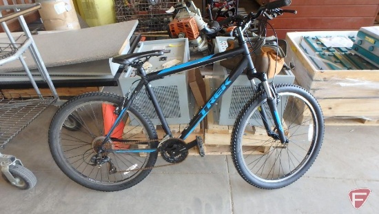 Men's black/blue Trek bike/bicycle