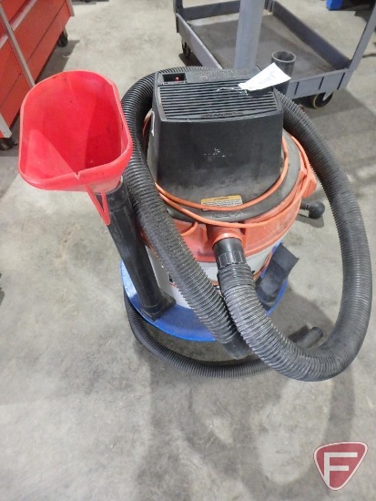 Ridgid 12 gallon wet/dry vacuum, (2) attachments, and (2) extensions