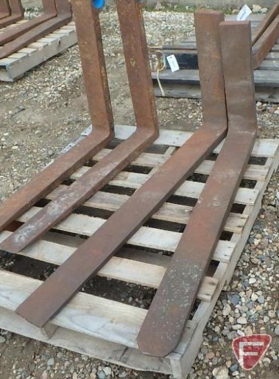 Non-matching pallet forks: 5" x 48" and 5" x 49"