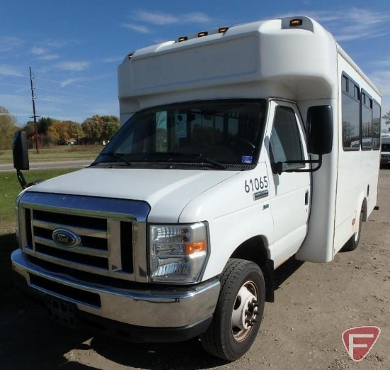 2013 Ford Econoline E-350 Super Duty Glaval Bus