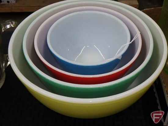 Pyrex nesting bowl set, 4 bowls