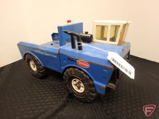 Mighty-Tonka tow truck, missing rear arms