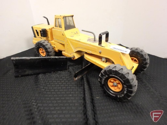 Tonka grader with wing