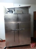 Victory 2 door commercial refrigerator/freezer, model AR-47S6