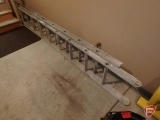 Aluminum extension ladder