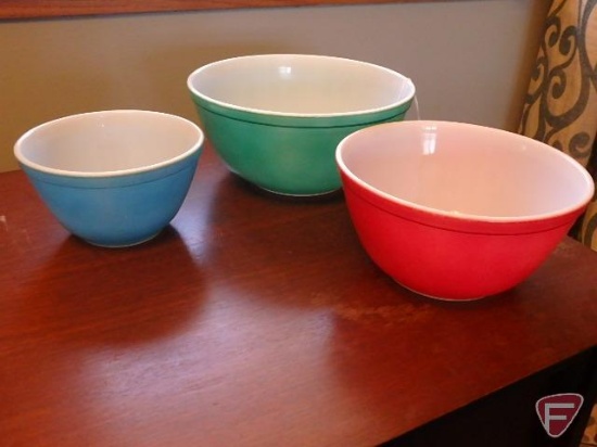 (3) piece Pyrex nesting bowls: green, blue, and red