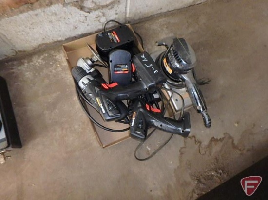 Craftsman dual motion 4amp sander model 315.11660, (2) Drill Master 18v cordless 3/8" drills,